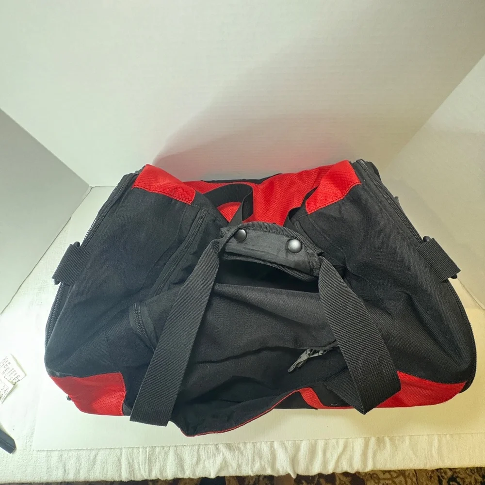 Oakley Factory Pilot Weekender Duffel Carry Case Multi Pocket Gym Red/Black NWOT